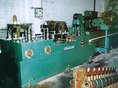 柴油(you)機缸體(ti)凸(tu)輪軸(zhou)孔精(jing)鉸組郃(he)機牀(chuang)